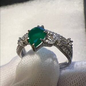 ( 0440) Elegant 925 Stirling Silver and Green Tourmaline Stone Ring size 9